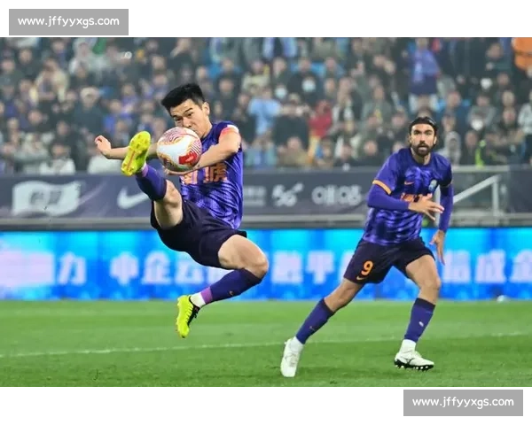 申花迎战华夏全力争胜焦点对决牵动中超格局走向新赛季关键之战